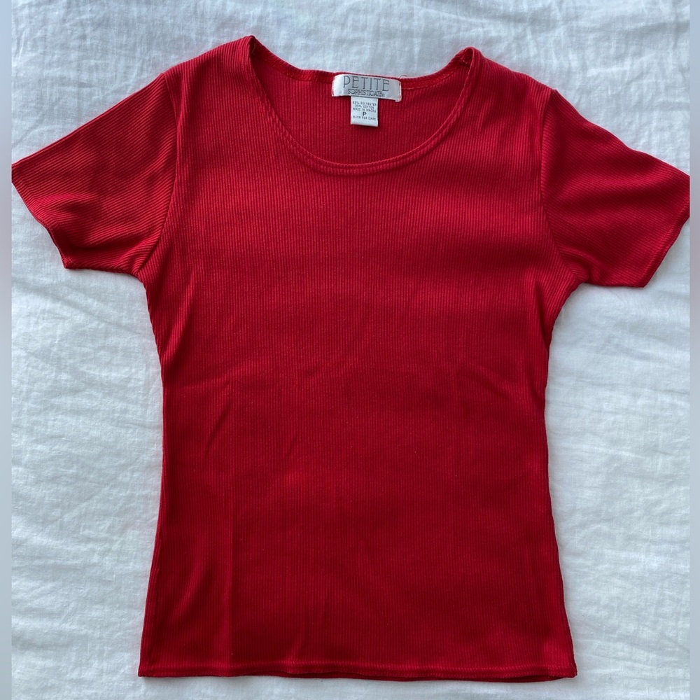 Petite Sophisticate 90s Ribbed short sleeve crew neck tee in Red